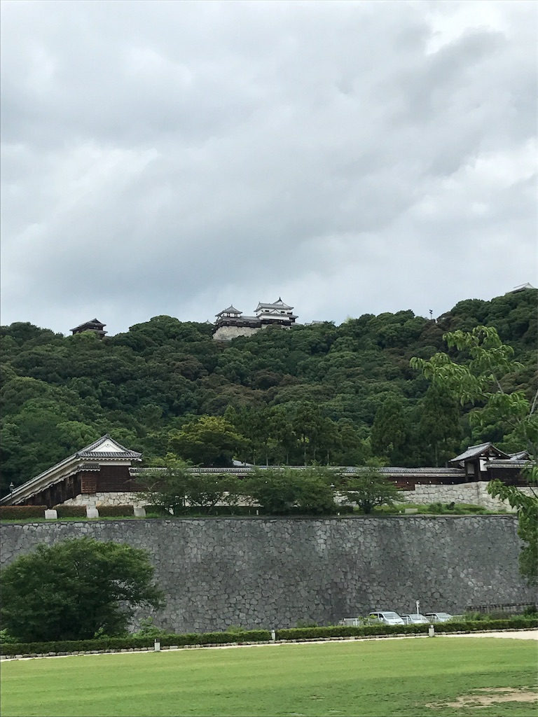 城山公園からの松山城