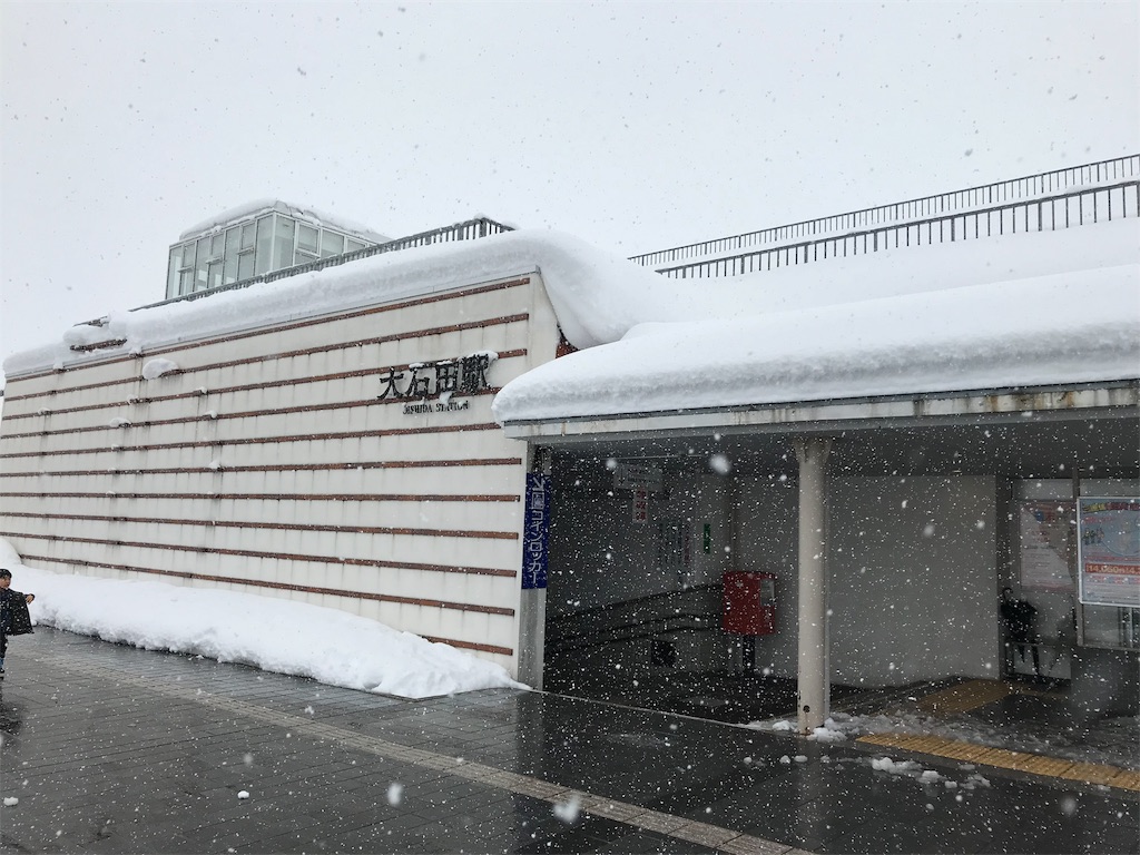 雪の降る大石田駅