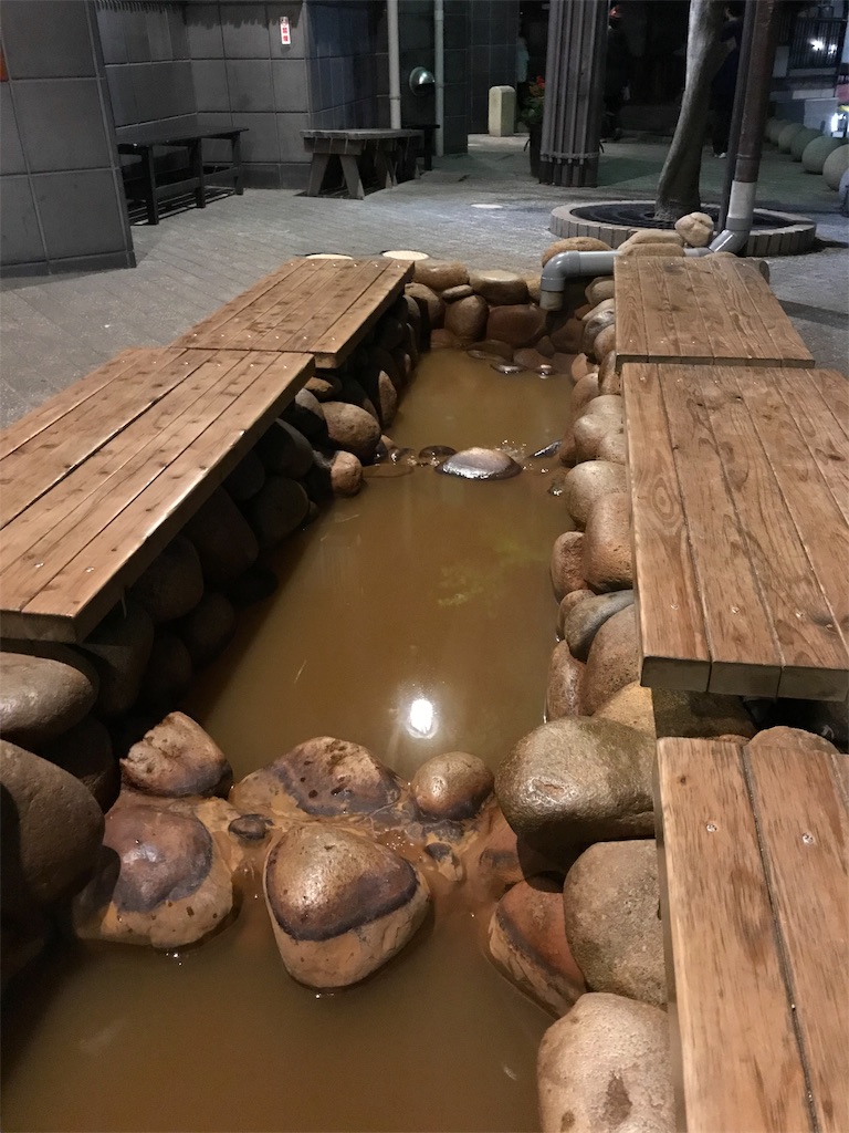 金の湯　外の足湯