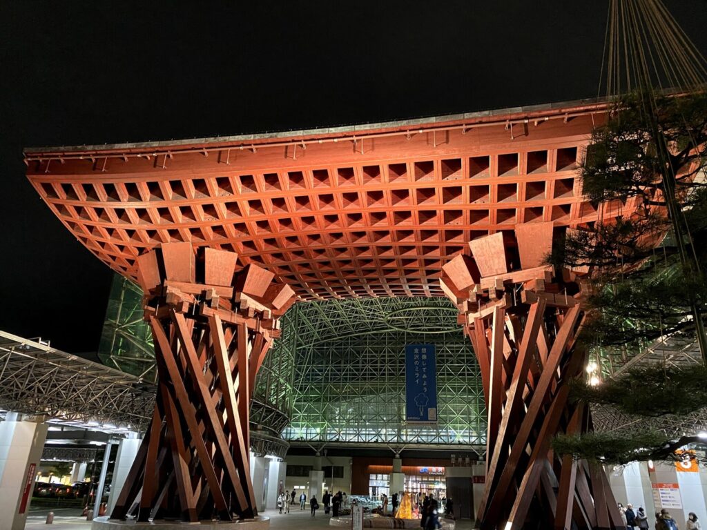 金沢駅　鼓門