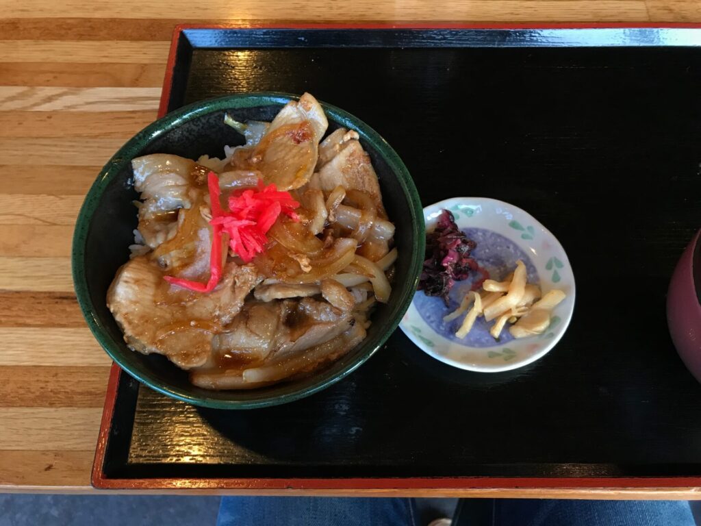 ななかまど　豚丼