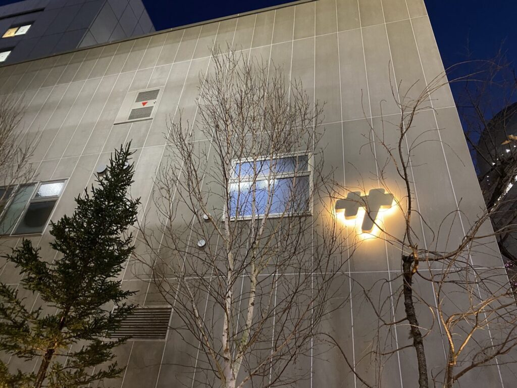 渋谷SAUNAS 建物 夜
