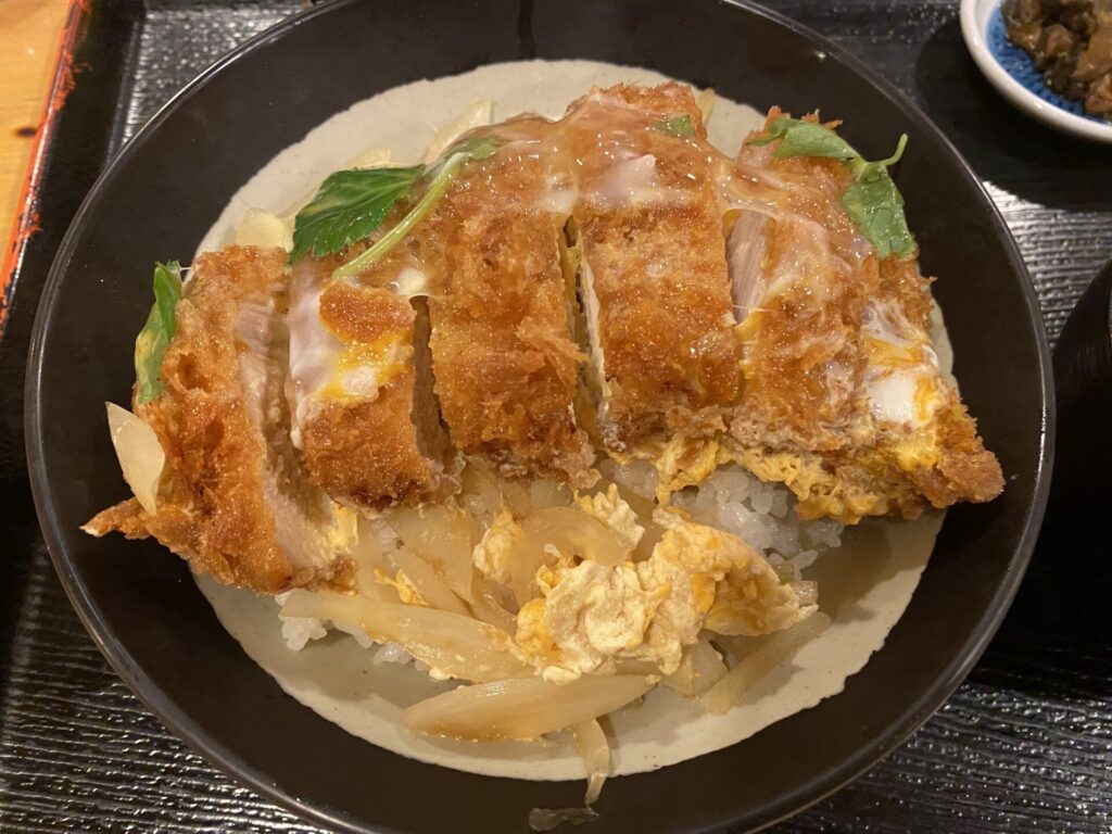 クレスト松戸　カツ丼