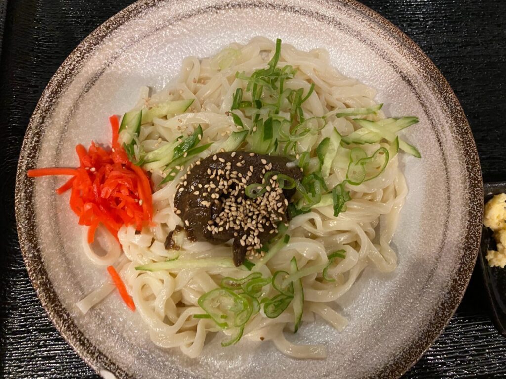 うんめのす　じゃじゃ麺