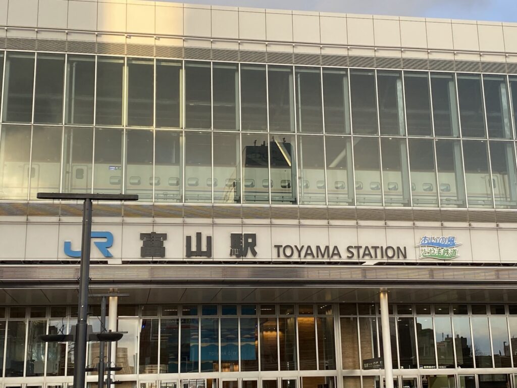 富山駅　夕方