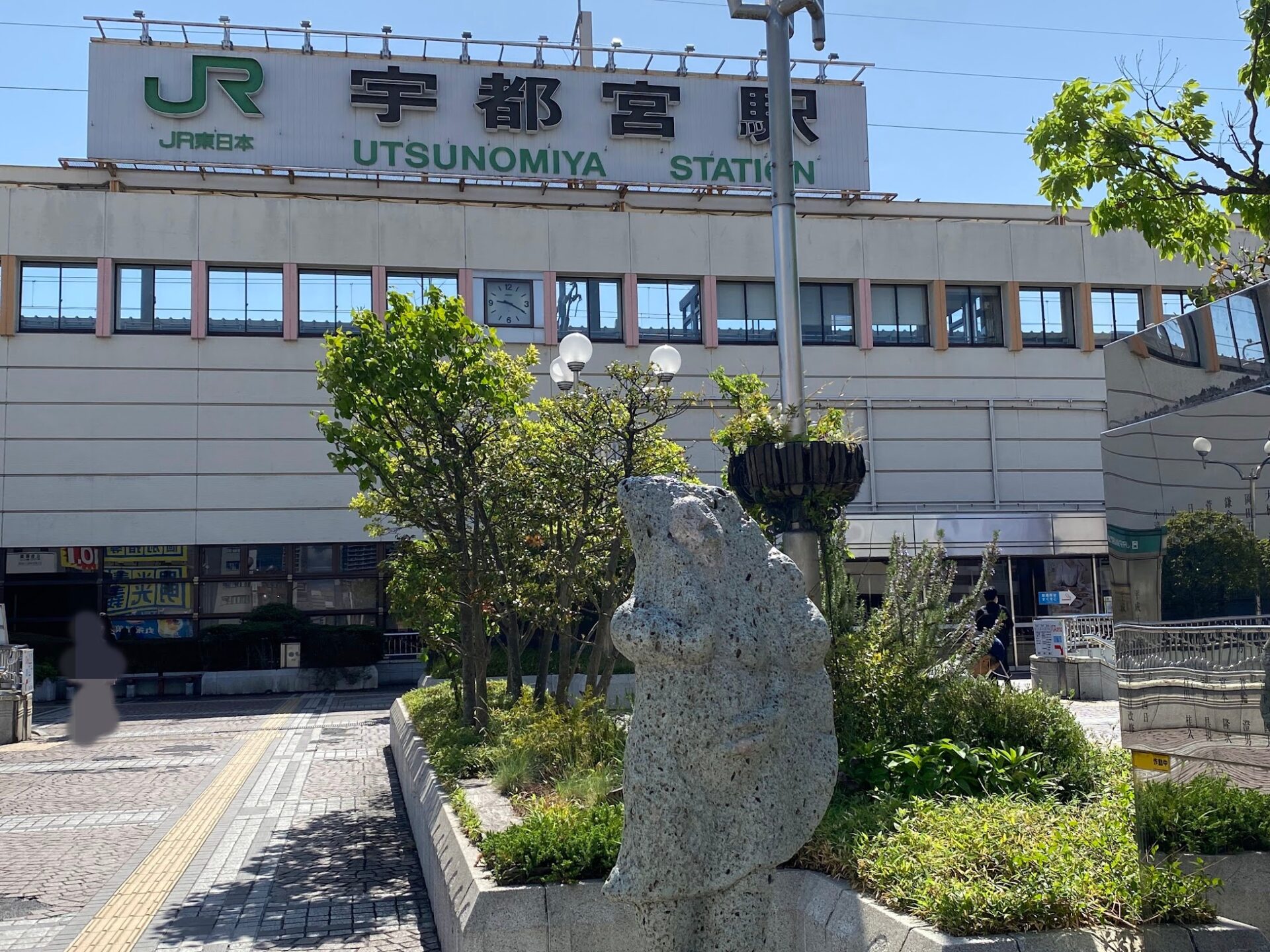 宇都宮駅　餃子像